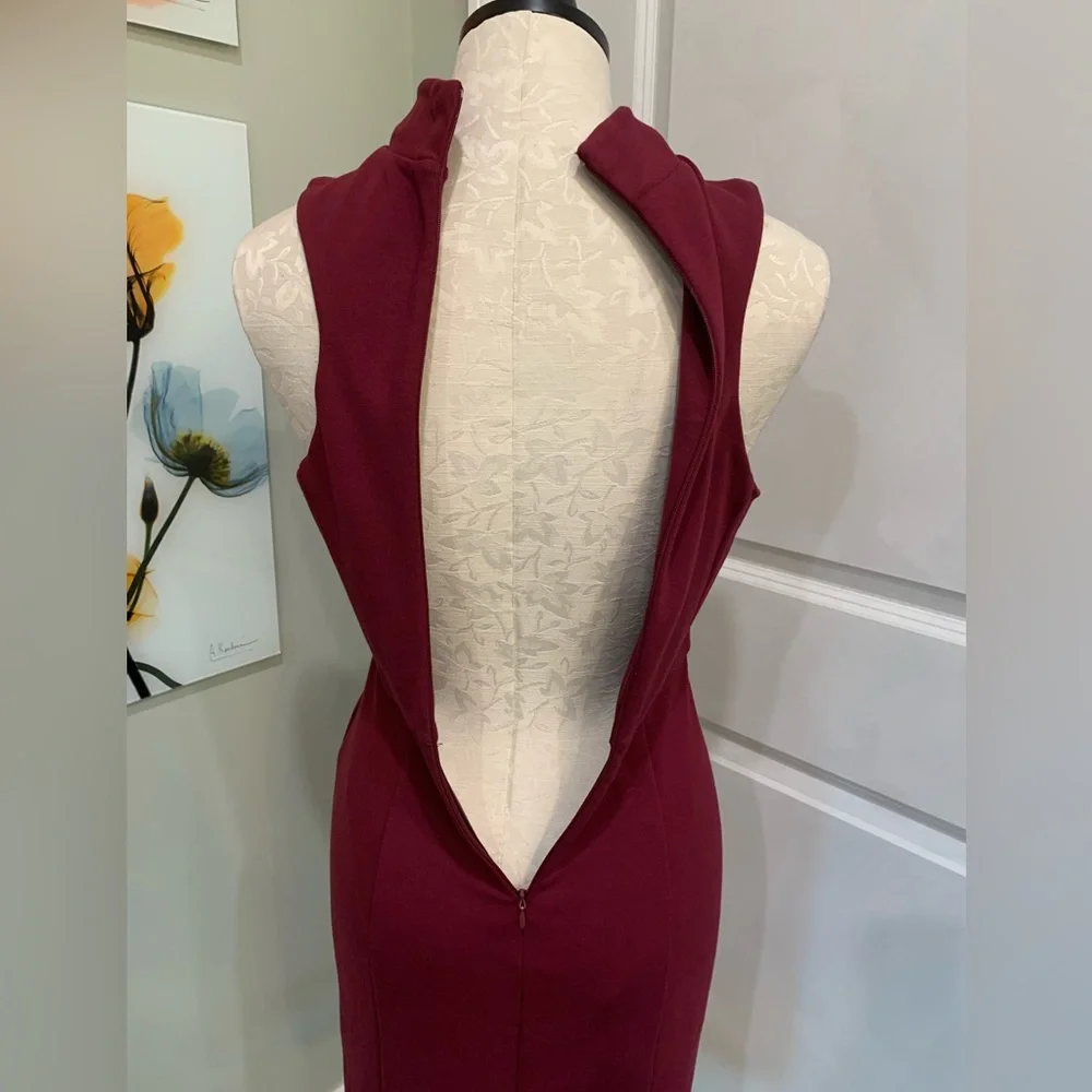French Connection bodycon burgundy dress. Great for office or cocktail! - Picture 5 of 7